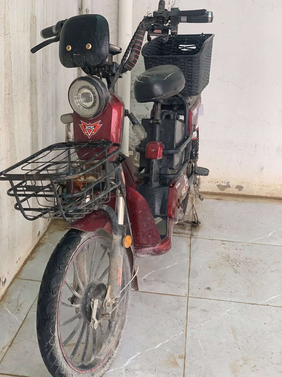 السلام عليكم 
يوجد بايسكل شحن للبيع. السعر300 وبي مجال بايسكل فول بس شغل وامش كله شرط للاستفسار الاتصال ع الرقم ***********
