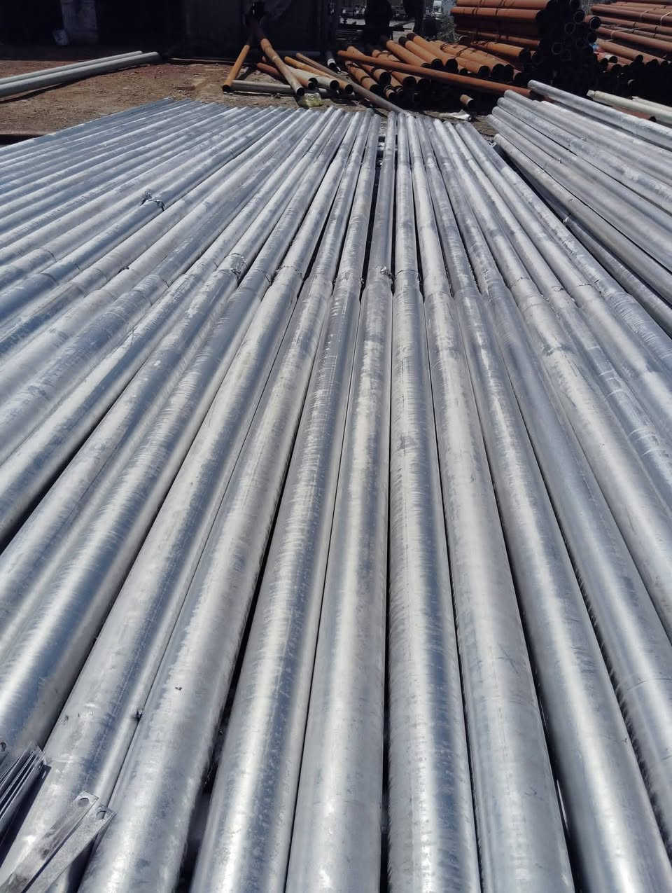 سلام عليكم تعلن شركة و معمل  بابل عن تجهيز اعمده كهرباء جميع لقياسات مغلون وصبغ ومشبك عالي واطي واسلاك ومحولات وعوازل عالي مع واطي للاستفسار الاتصال ***********
