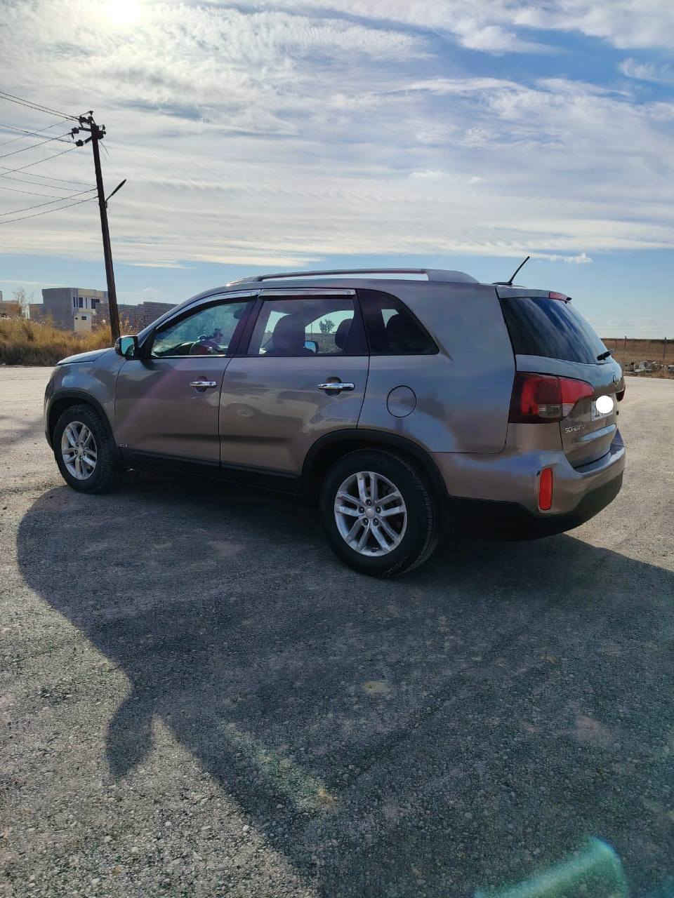 السلام عليكم
سورنتو 2015 محرك 6 وارد امريكي 
 فول مواصفات عدا البصمة و الفتحة تخم تاير جديد 
 السعر 175 و بيها مجال 
ديالى بعقوبة 
الرقم / ***********
