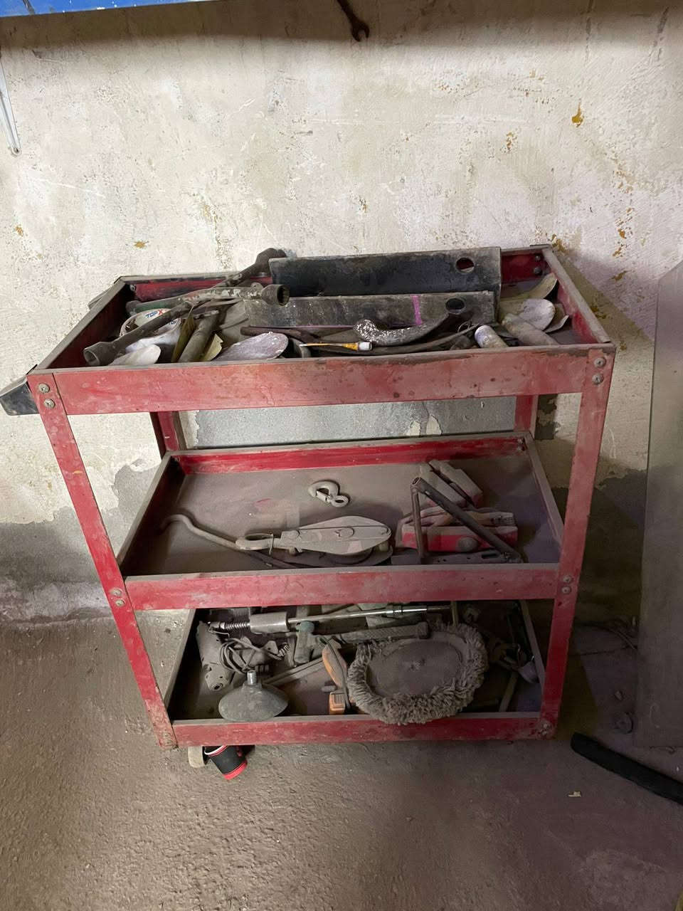 مرخص الادمن سلام عليكم غراض سمكرة للبيع ابيع كلة كامل لحد يكلي اريد هاي وهاي لمحل كلة ينباع كلشي بلمحل الك مكور وغراض بي هواي استفسار وسعر اتصل على رقم *********** او مراسلة الصفحه مكاني لبصرة
