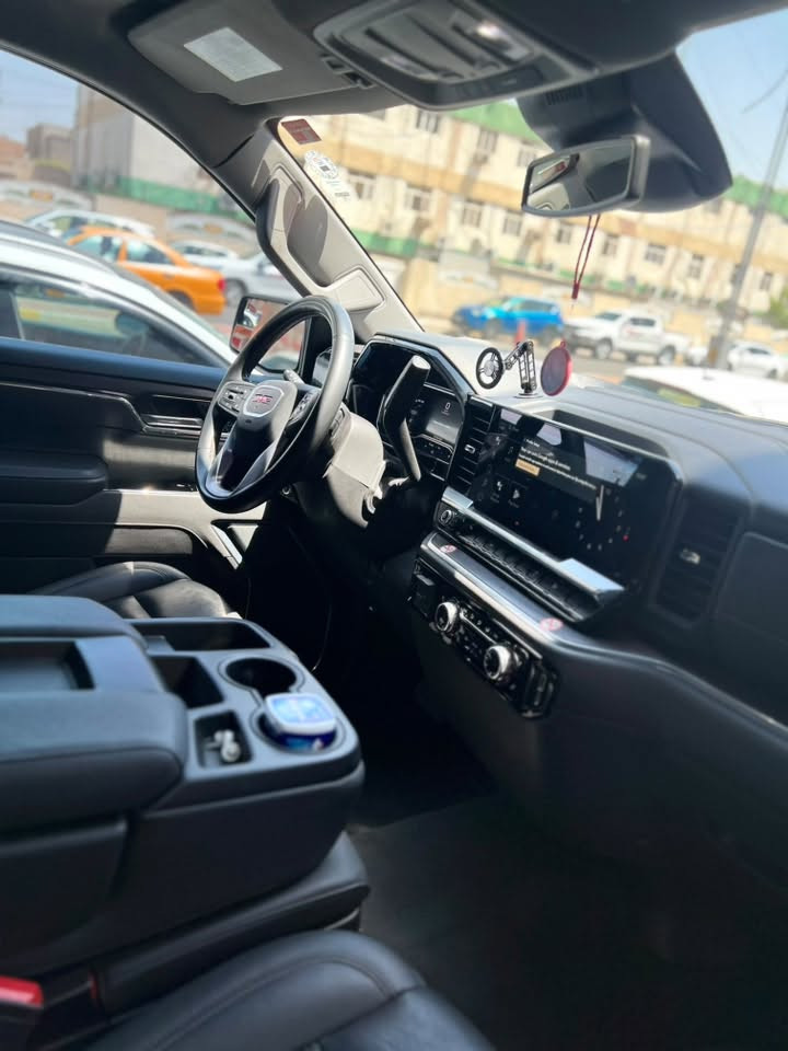 للبيع: جي إم سي سييرا SLT
موديل 2025

الموديل: 2025
الفئة: SLT (فل مواصفات عدا الفتحة)
المحرك: 5.3 لتر V8
رقم: أربيل
كتاب تضليل موجود

المواصفات:

باب طويل، بدي قصير

رنكات سوداء قياس 20 إنج

نظام النقطة العمياء

رادار أمامي مع مانع تصادم

مصابيح أمامية زينون مع LED

كشافات ضباب زينون

حساسات خلفية

شاشة كبيرة مع ديكور داخلي مطعم بالصاج

نظام صوت Bose

مقاعد جلد

مقاعد أمامية كهربائية

مقاعد أمامية تبريد وتدفئة

مقاعد خلفية تدفئة

تشغيل عن بعد

صندوق خلفي MultiPro بثلاث وضعيات فتح مع فتح عن بعد

مقود كهربائي

تدفئة المقود

محدد سرعة

بلوتوث

كاميرا خلفية

مرايا أوتوماتيكية متحسسة للإضاءة العالية

ناقل حركة إلكتروني (تعليق)

دخول وتشغيل ذكي (بصمة)

الملاحظات:

السيارة بيها BDR صغير أثر تفريغ الحاوية.

رقم صاحب سيارة ***********
