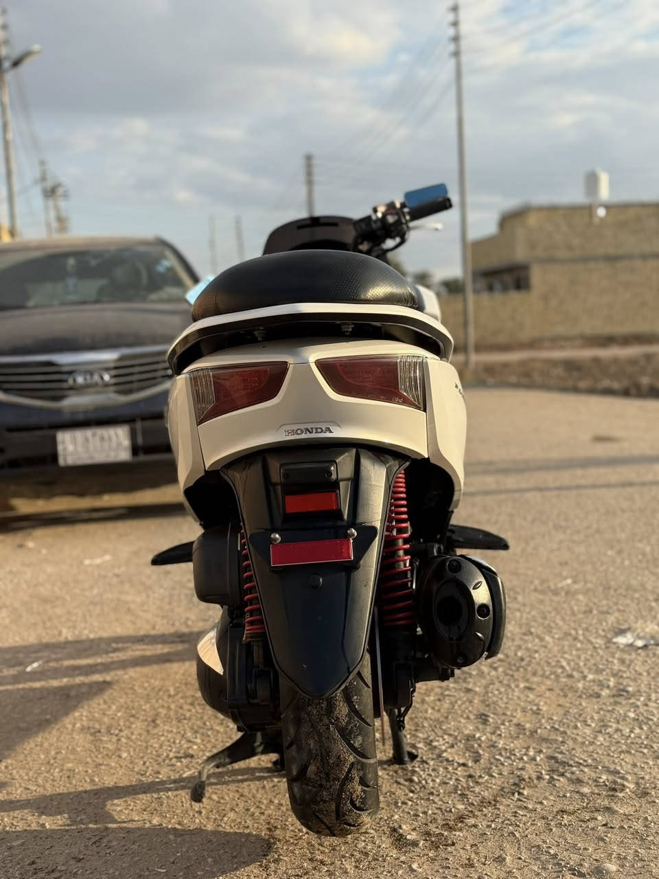 اسلام عليكم دراجه 012 للبيع مكاني ميسان دراجه جديده وكاله وكله شغال بيهه مكاتبه فقط مكاني ميسان وليريده توصيل هوه خلي يجي وياخذهه راسلني خاص او واتساب *********** بيك خير وتدلل
