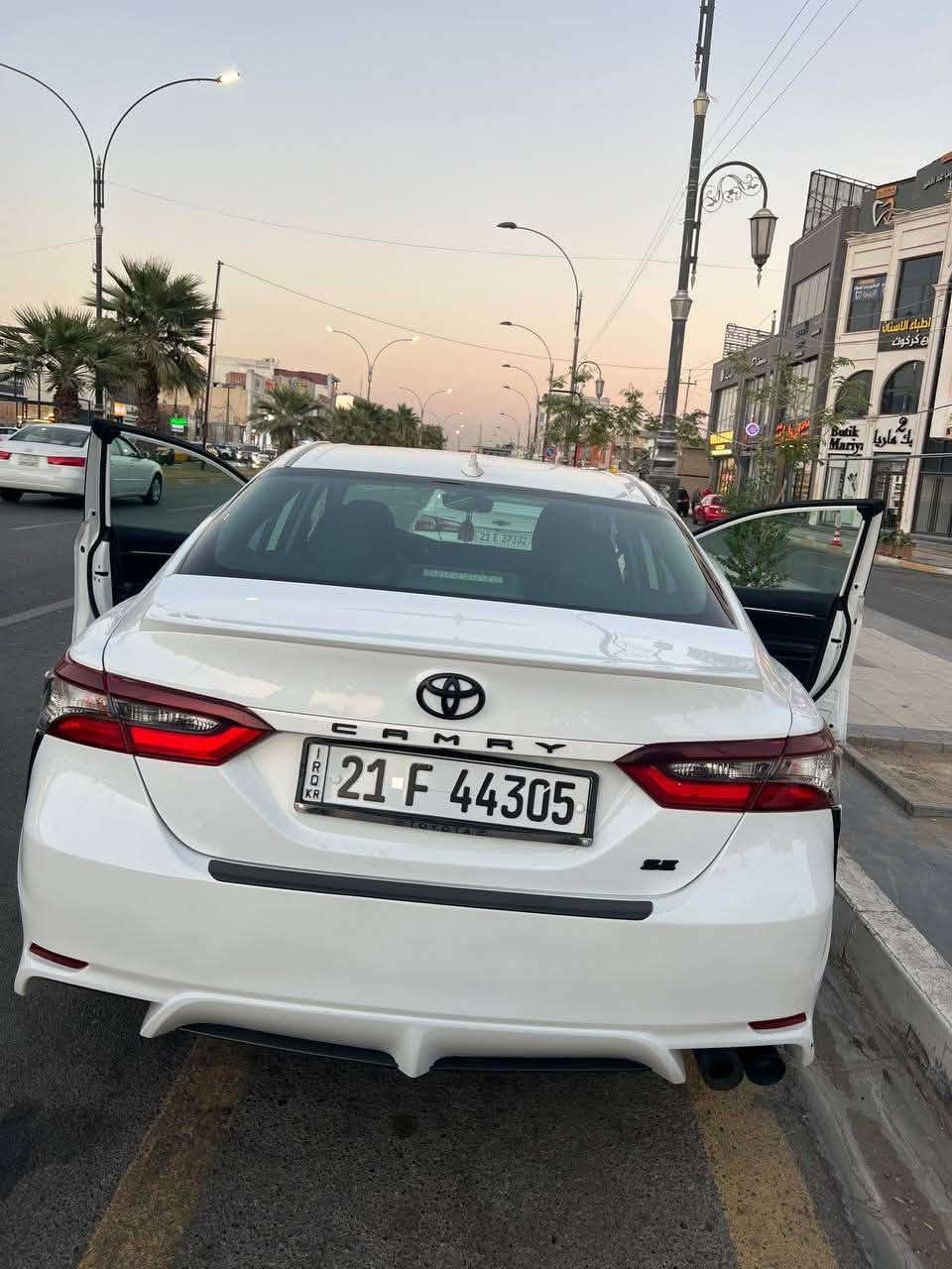 كامري ٢٣ للبيع SE بلاك توب ضرر جاملغ الخلفي بس بدون دوخل وايرباك 
ماشيه ٣٩ فقط 
***********
