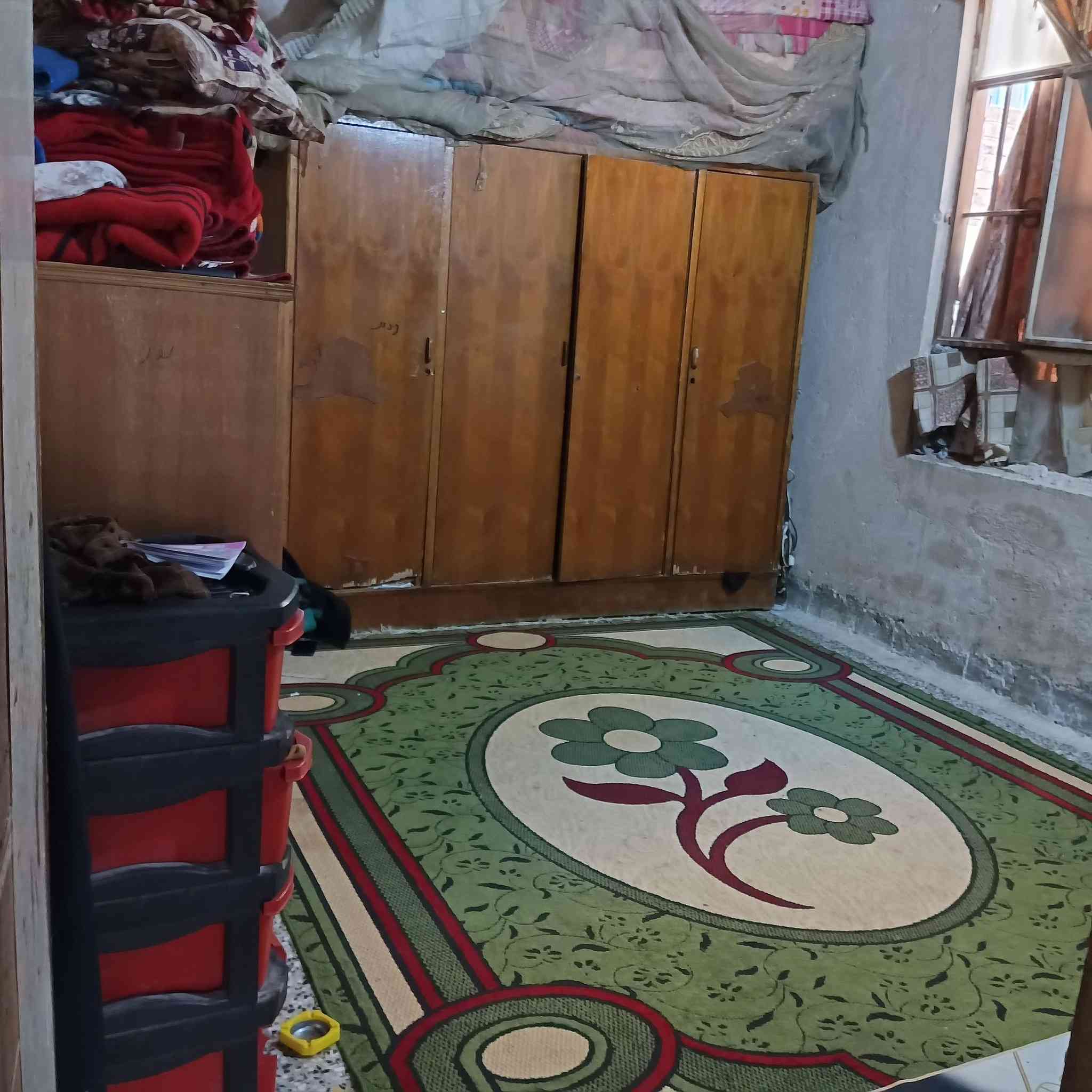 بيت للبيع البيت بلديه معامله كامله بي سند مساحه البيت 100موقع البيت شارع 80قرب الصيدليه النموذجيه السعر 40وبي مجال البيت كامل من كلشي   ***********
