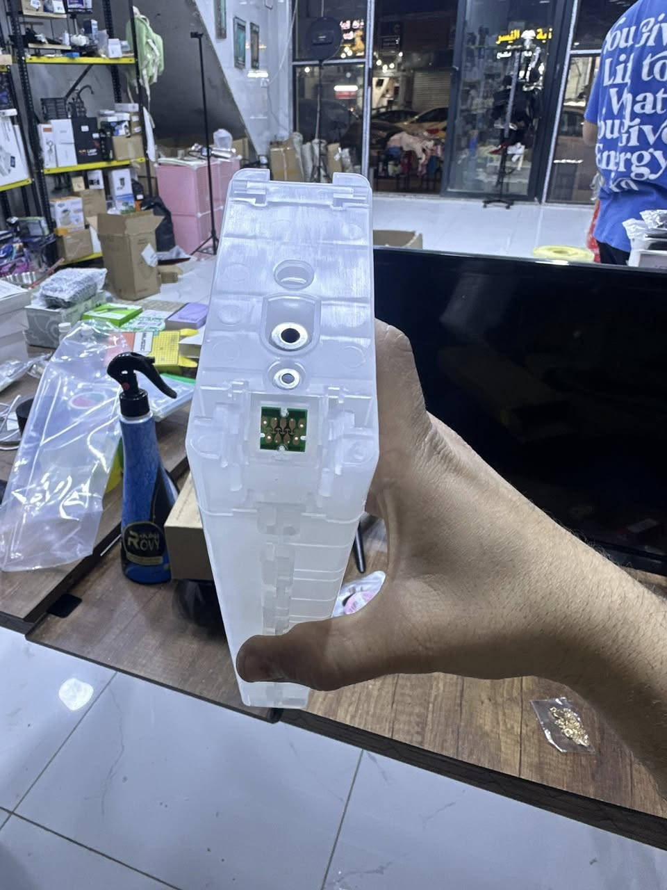 خزان حبر مال طابعة ينربط بالطابعات الحبر حتى يغذيها بحبر مستمر بدل الكارتريدج الصغير 
عندي من عندة ٥ قطع مع سرنجات الخاصة مالتها


**إذا كنت صاحب هذا الإعلان وتريد حذفه لأي سبب، رجاءا أرسل رسالة إلى الدعم الفني**