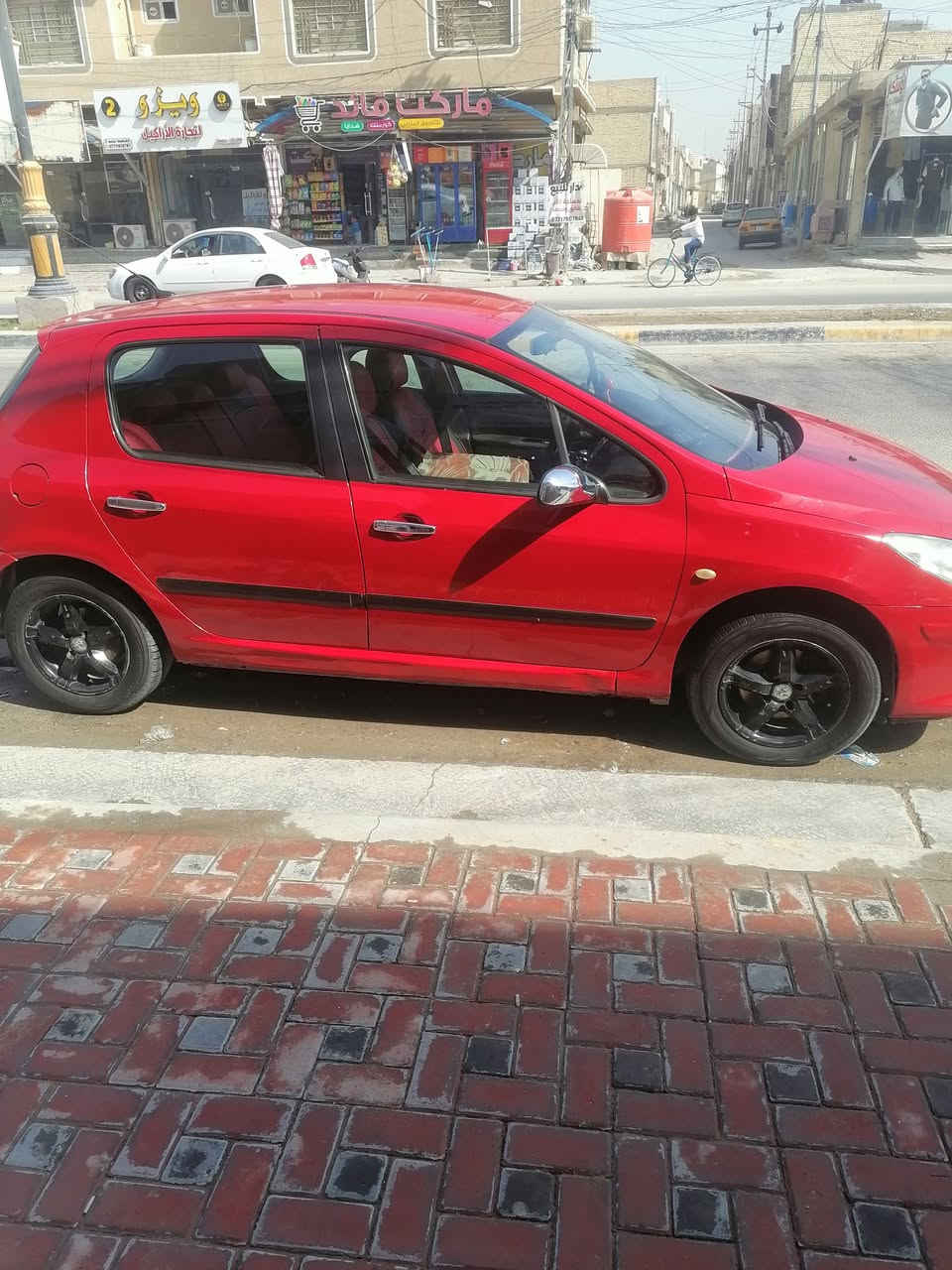 للبيع بيجو موديل 2006 مصبوغه السعر 50 جهزه من كلشي متصرف عليه وله الف ***********
