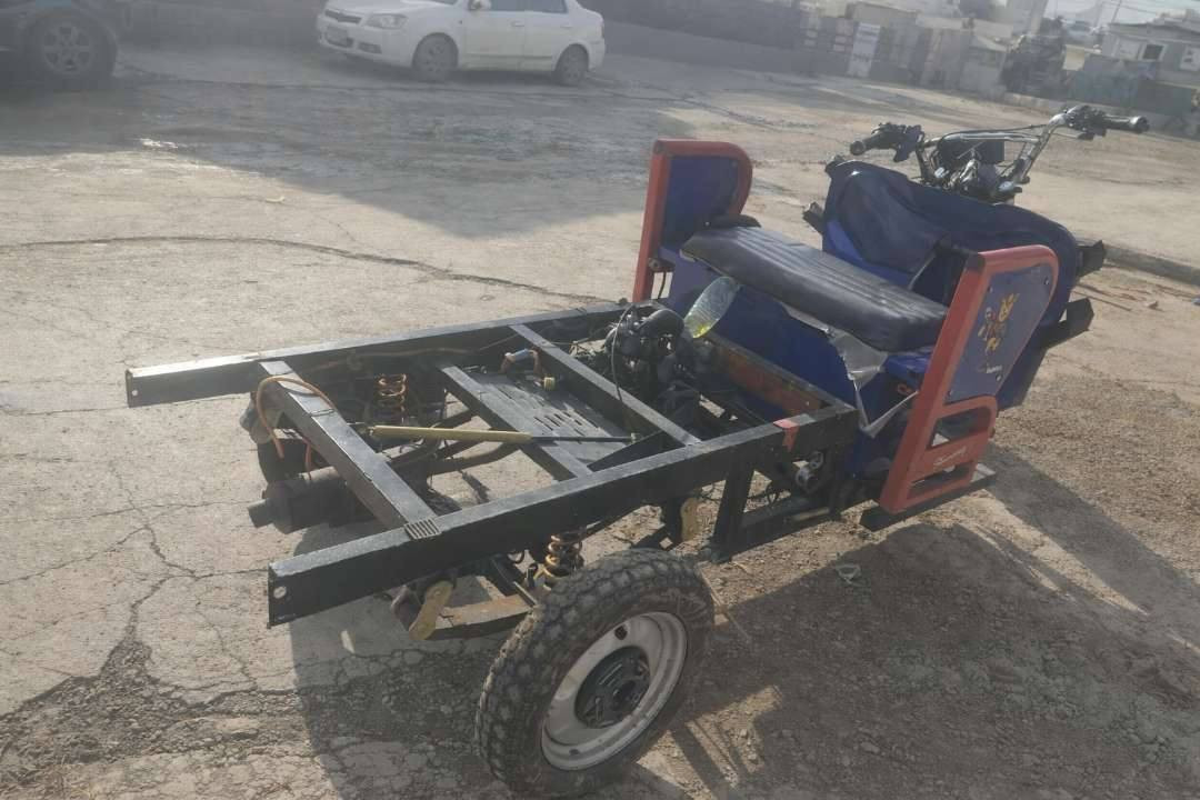 ئه م ماتؤره كه ريمكابانه بؤ فرؤشتن و گؤرينه وه به نزينه  پئ شتر شه حن بوه ئيسه كردوو مانه به به نزين مه كينى چوارتايه ي بؤ ته رهيم كراوه  ئه توانى بيكه يته وه به شه ن ئه شياى شه حنه كه شى له گه لايه له سه ر ويستى خؤت سعرى 8 وه ره قه يه له سليمانيه بؤ زانيارى زياتر ته له فونه 
***********
***********
