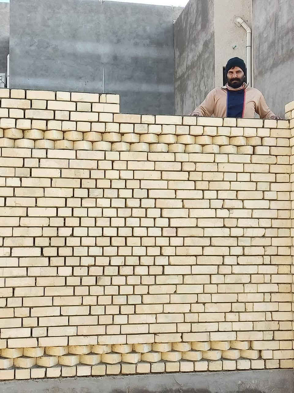 السلام عليكم 
بناء شغل درجه اولئ
موجود كرسته وعمل 
وفقط اكو باليوميه 
واكو مگطوعه 
***********
