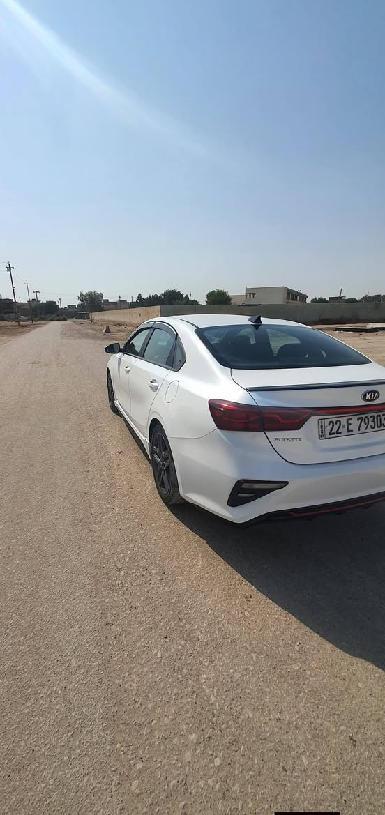 فورتي موديل 2021 جي تي لاين فول موصفات بصمه وفتحه و رادار
محرك 2000 دوش المرغوب كير AT المرغوب مكفولات  هزه جديدة 
ماشيه 52 ارضيه جلد مع الصندوق 
تخم تاير ياباني حادث السيارة بسيط جدا مثل ما موضح في الصور جاملغ و بنيد مصبوغ فقط بدون تبديل و بدون دواخل وبدون لغد وبدون شاصي يعني مكفولات ايرباكات سليمه السيارة بأسمي 
 السعر 155 ورقه وبيها مجال 
العنوان بغداد سبع البور 
موبايل ***********
***********
