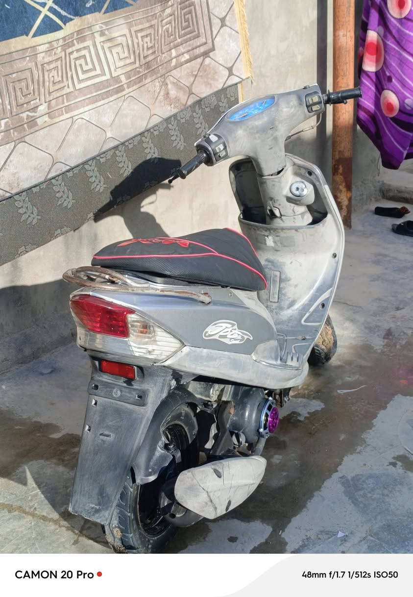 للبيع 🕹
دراجه ماكس قجمه للبيع دراجه نضيفه
محرك مفتوح مره وحده شلعه ومعدل 💯
ولمكينه ناعمة ماتنسمع 
دبلات شغالة وره وكدام 
كهربائيات كله شغالة يمنه يسر لايت عالي ناصي 
بك لايت لوره شغال دراجه  خير من الله 
مكان لبصره لزبير 
سعر 650وبيه مجال بصيط🌹
(ملاحظة)موشراي لاطب خاص


**إذا كنت صاحب هذا الإعلان وتريد حذفه لأي سبب، رجاءا أرسل رسالة إلى الدعم الفني**