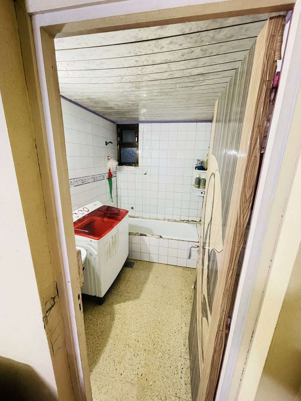 مجمع القادسيه 🏢
شقه طابق ثاني _الشقه نظيفه  
قرب سوق المجمع_للبيع فقط
باقي تفاصيل خاص
📞📱***********
📞📱***********
