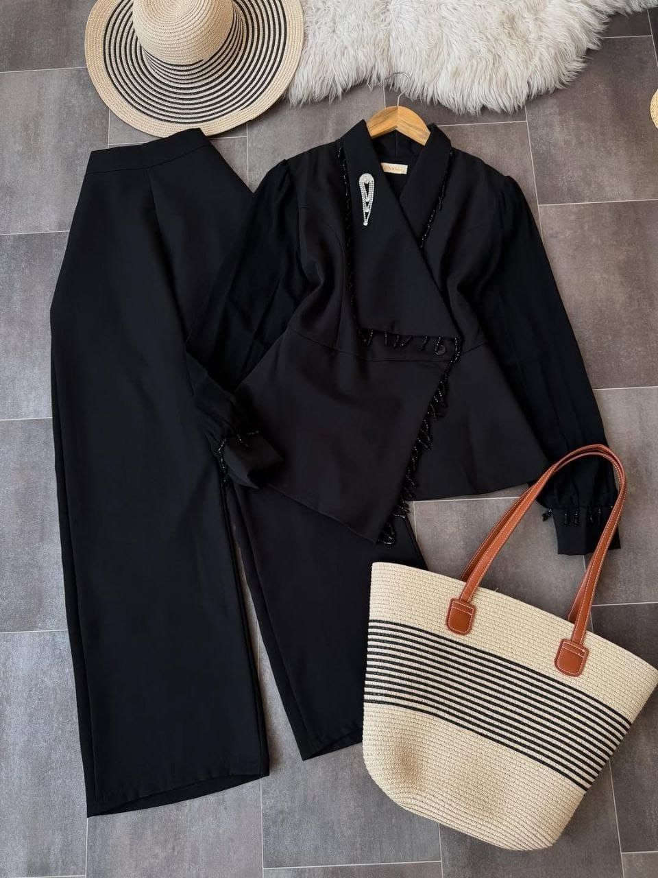 طقم قطعتين❤️‍🩹
السعر 27 الف فقط نسبة الفين 
خامة هوريم دابل تركي
40-42-44-46-48


**إذا كنت صاحب هذا الإعلان وتريد حذفه لأي سبب، رجاءا أرسل رسالة إلى الدعم الفني**