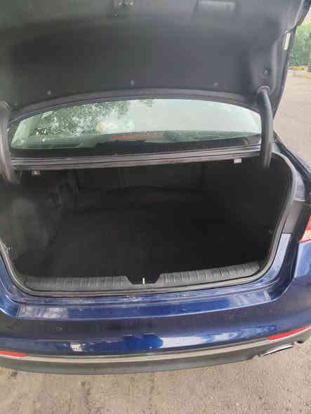 السلام عليكم عندي كيا اوبتيما للبيع موديل 2018 وارد امريكي حادث بسيط ب بدون دواخل بدون ايرباك صور الحادث مرفقة بالمنشور سيارة جديدة كير مكينه بلاد برغي ممفتوح بيهن مواصفات 
1-شاشة جبيرة 
2-اشاير بالمري 
5-رادارات جانبية 
6-كشن كهرباء 
7-نظام كار بلي
8-مكينه 2400 جي تي اي
مكان السيارة بغداد شارع فلسطين رايدها ب 123 وبيها مجال للاستفسار الاتصال ***********
