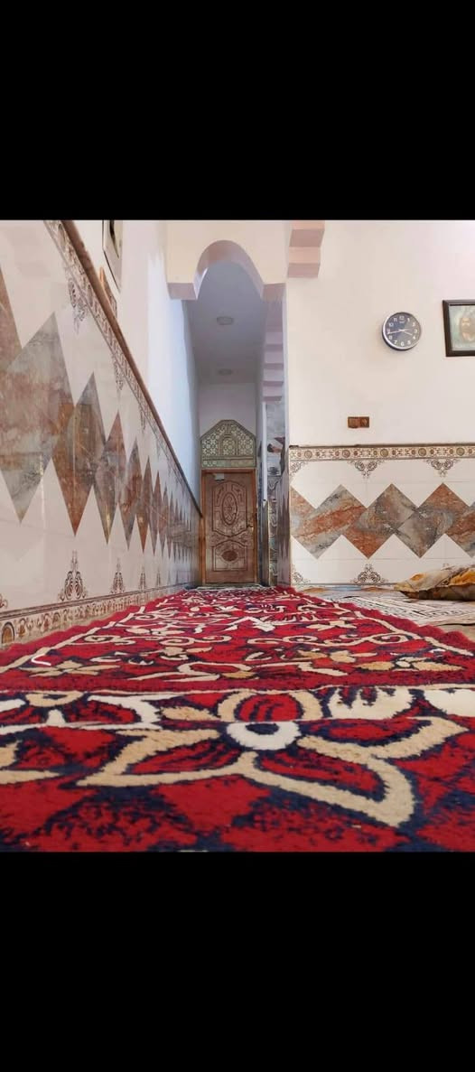 سلامو عليكم بيت مساحته 100 بنأ حديث درجه ولهه بنه جديد حي الموضفين قرب شيشان خدمات كلهه جديده سعر 100 مطلب سكان 15 نبيعهه مصفر تستلم طابو يطلع عليك 85 تاخذ طابو بسمك فقد تواجد عله رقم ‏‪***********‬‏
