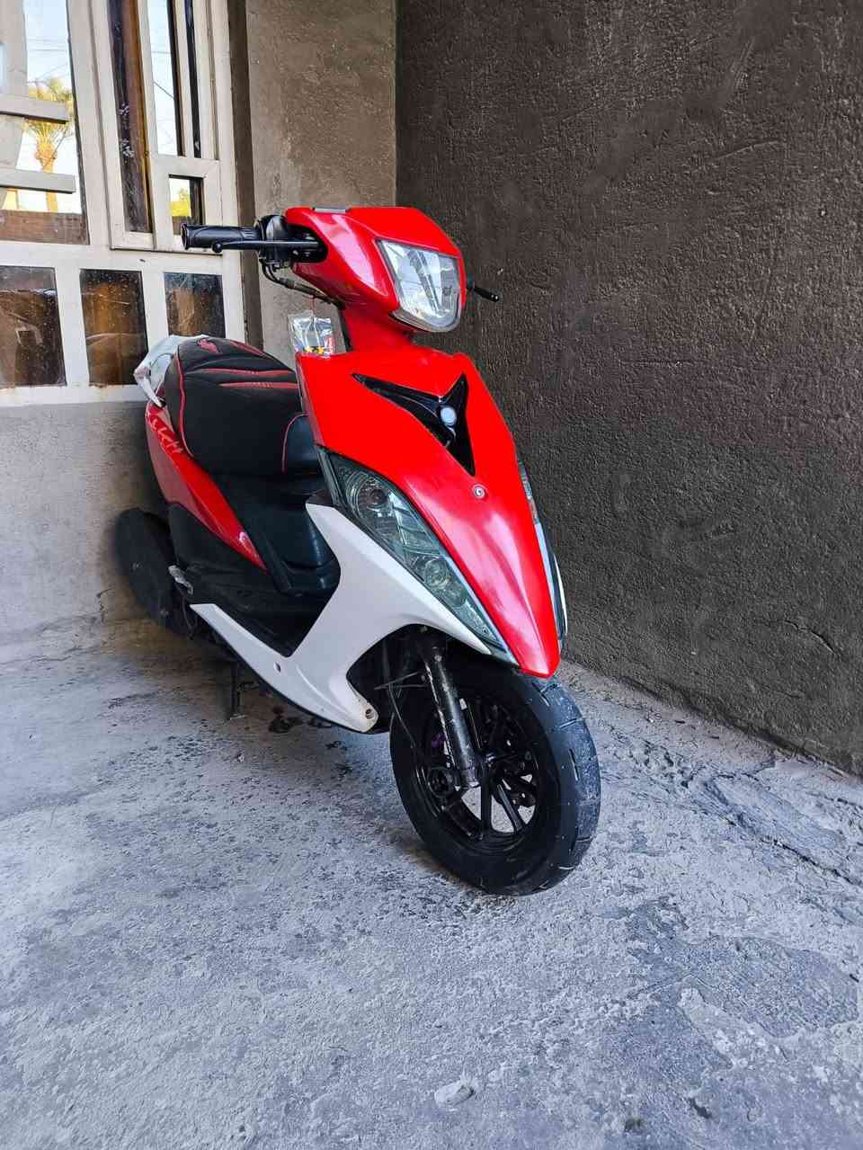 سلام عليكم دراجة ماكس مضلع حديث 2015 كفالة عامة السعر 800 وبيها مجال رقم الهاتف ***********
