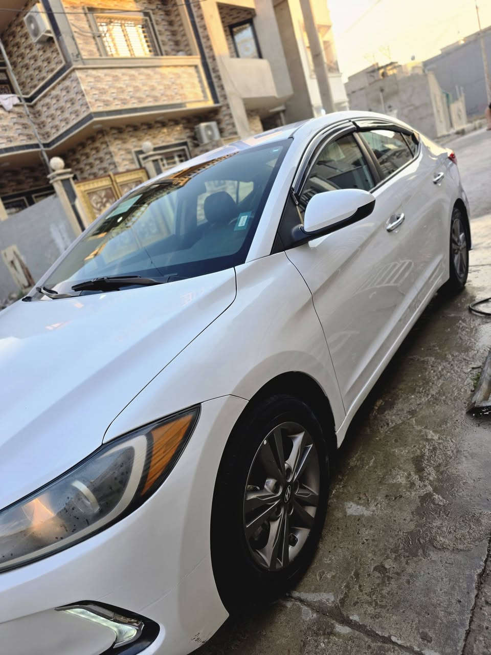 سلام عليكم النتره 2018 سياره حادثها من الخارج جاملغ وبونيد ونطخت بيدي صار بيها 3قطع بدوان دواخل 
محرك20دوش
نص فول
سياره جاهزه من كلشي 
السعر 125
