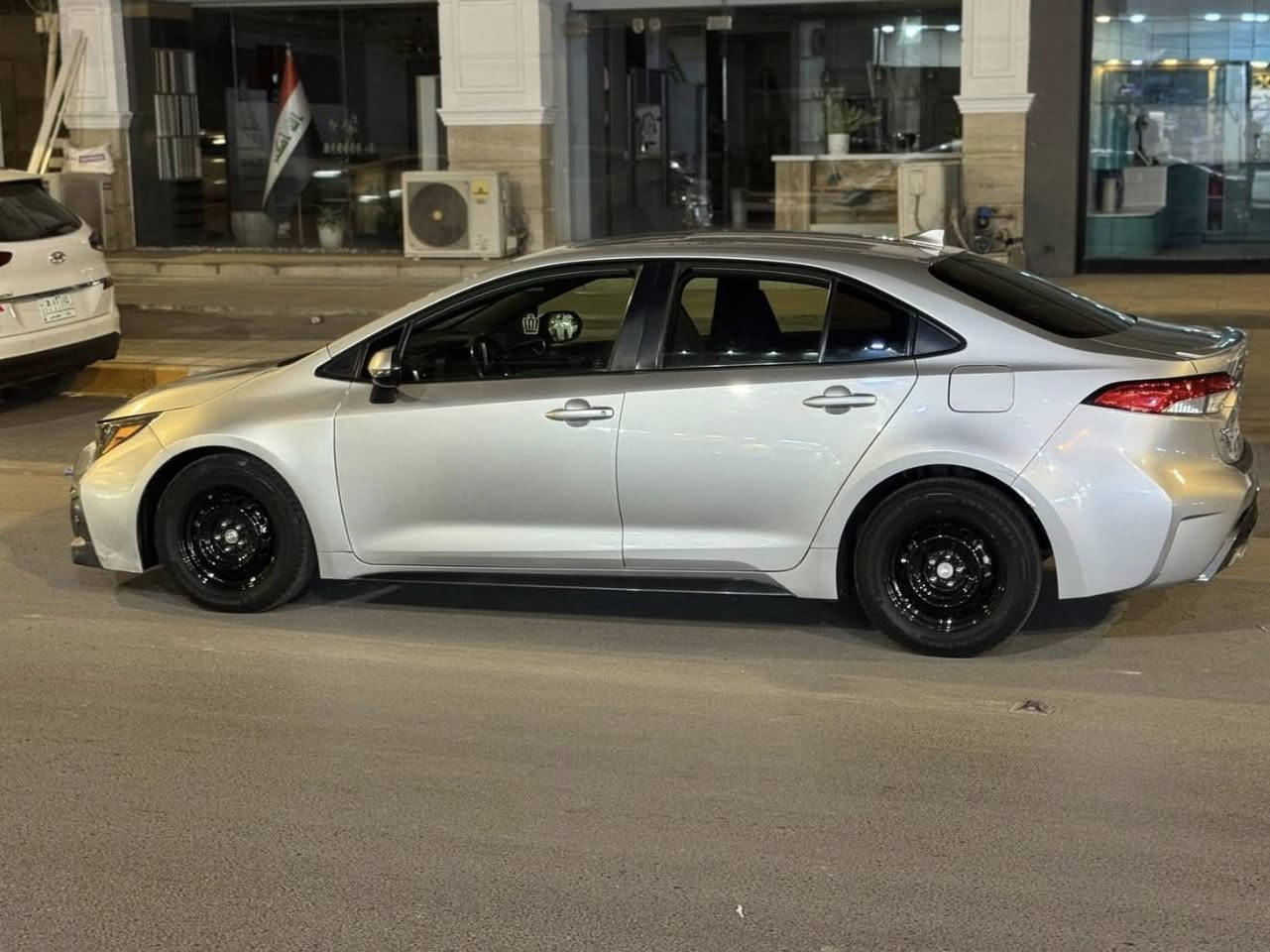 للبيع كورلا ٢٠٢١ وارد امريكي فقط بانزين فول مواصفات فتحة بصمة محرك ٢٠٠٠ رقم بغداد انكليزي حادث موضح بالصور  *********** مكان الامين
