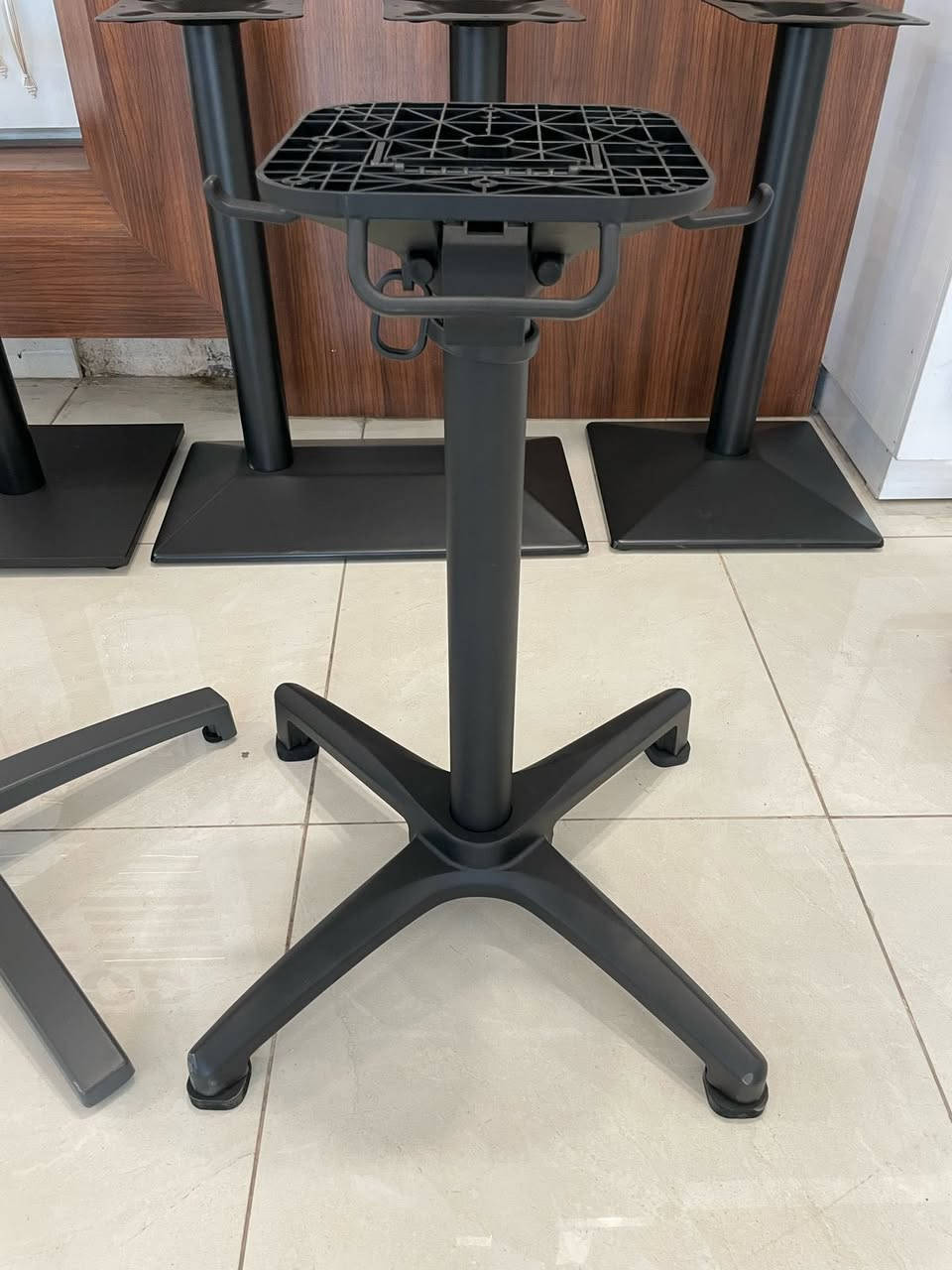 قاعدة طاولة حديد ثقيلة للمطاعم والكوفي شوب 🍽️☕️
‼️ تجهيز السطح اختياري - HDF بالون بريس بأكثر من ٤٠٠ لون ‼️

✔️ ثبات عالي يتحمل الاستخدام اليومي
✔️ تصميم أنيق يناسب الكوفيات والمطاعم العصرية
✔️ دهان أسود مقاوم للخدش والصدأ
✔️ مناسب لطاولات الرخام، الخشب وHDF

📍 خيار مثالي للصالات، التراسات، والكافيهات
📦 متوفر الآن – كميات محدودة
☎️ للحجز راسلنا واتساب :
***********
