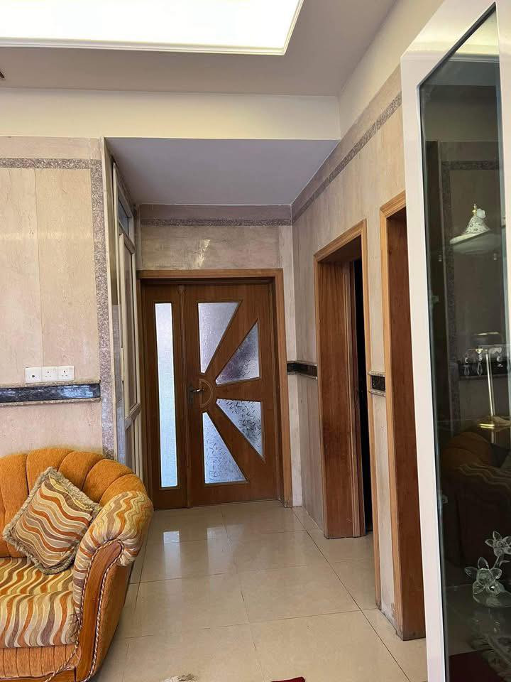 🛑البيت للبيع
للاستفسار عن السعر 
🛑الاتصال علئ الرقم ‭0783 663 5388‬

🛑العنوان حي الرفاعي 
🛑المساحه 500 متر 
🛑الواجهه 17
🛑طابق الأول مطبخ  
غرفتين 
صالتين 
سرداب واسع 
🛑طابق الثاني 
اربع غرف مع حمام وبيتونه
❌لا يتم الرد علئ الرسائل

