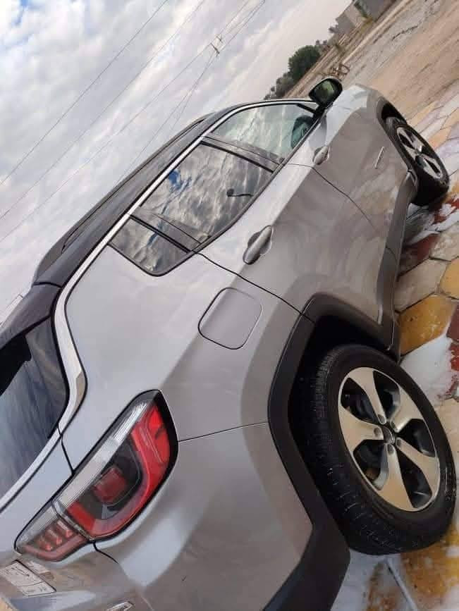 سلام عليكم
جيب كومباس /للبيع او مراوس حسب القناعه 
🔴موديل 2018 /حره باسمي تحويل ثاني يوم 
مكفوله كفاله عامه ماعده المدكر الايسر مرجع بارد
سياره بدون ايرباك 
🔴حساسات 
🔴شاشه لمس 
🔴تحكم الكتروني 
🔴كشنات جلد 
🔴تحكم كشنات الكتروني 
🔴بصمه 
🔴ويل تايرات جديد 
🔴تدفه  +تبريد
السعر(130)وبيه مجال 
مكان السياره سوق الشيوخ العگيگه 
الشراي يتصل او التواصل عل مازنجر
(***********)
