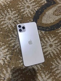 ايفون ١١ برو ماكس • ذاكرة ٢٥٦ • بطارية ٧٧