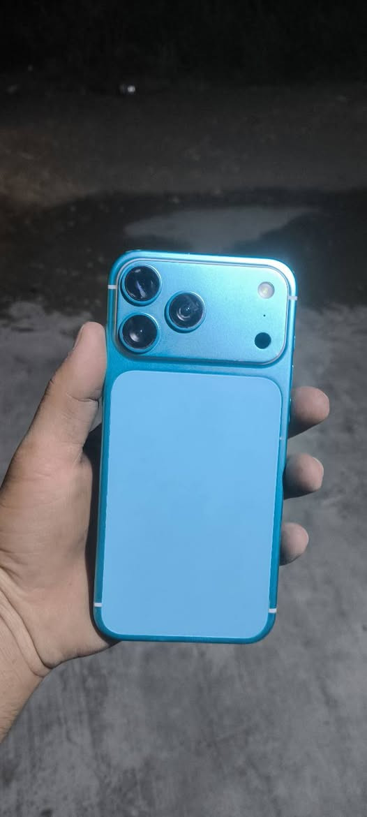 ايفون 17 الون المميز من دبي وصلني
للبيع 
ايفون 17pro max 
1024g
99 بطاريه 
كلشي شغال فقط الشاشه نضربت 
أو بحتاجله شاشه اريد ابيعه على وضعه كلشي ما اضمنلك 
كنمه ابيعلك حديده ***********
