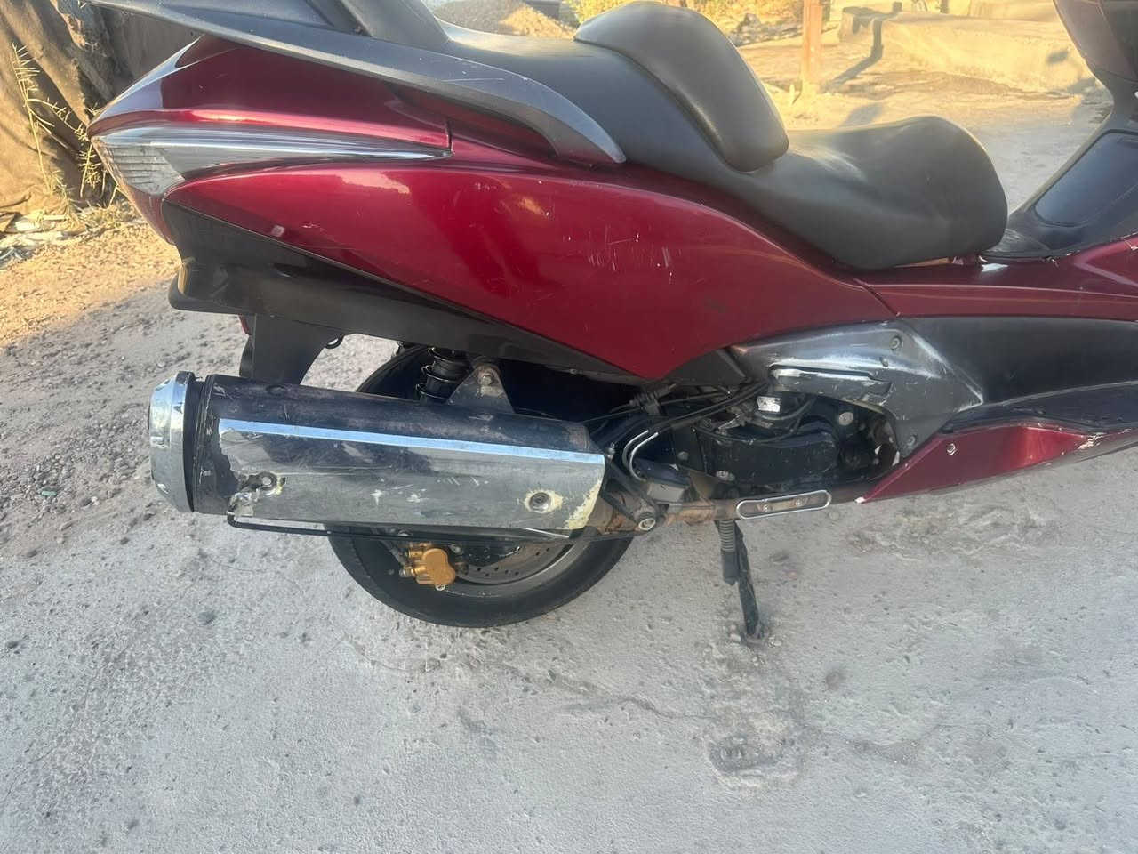 السلام عليكم سلفر GT فول الدراجه ABS اوفر مود كامله فقط بيها حادث بجم ما متاثره كلش بس كفر حماوه جوه النص كهربايات كلها شغاله استان حساس شلعه معدل تخم تاير جديد مكينه خرسه السعر 1650 مجال حك الجيه العلوان بغداد حي العامل رقمي ***********
