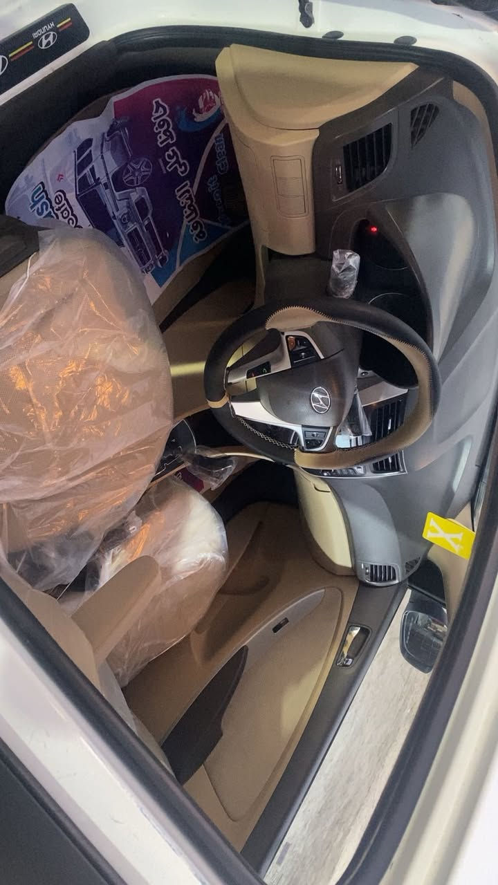 السلام عليكم اكسنت موديل 2011 بلو يعني فول فتحه 5 تجاوي بيهة ظرر جاملغ وبنيد للعلم السياره خليجيه رقم بغداد السعر 90  مكاني بغداد الغزاليه رقم الهاتف ***********
