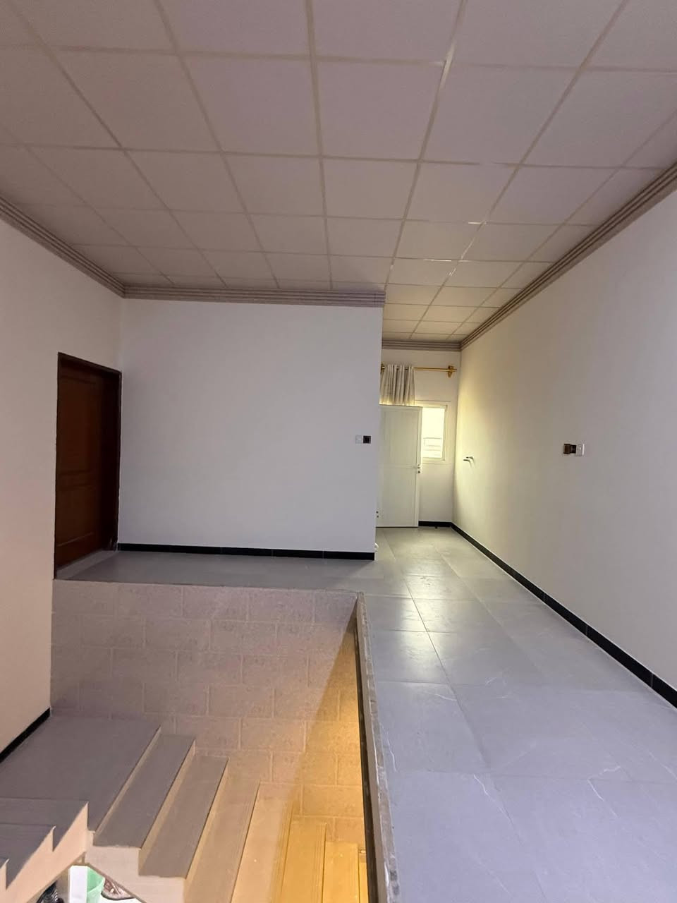 أسلام عليكم ورحمة ألله وبركاته🌹
الاستفسار : ***********

توفر أرض مع دار سكن طابقين 🏭
سنة البناء 2023
ألمساحه الكليه 600م
ركن على شارعين
كل شارع 10م
جميع لخدمات متوفره
على نهر جاري قريب على شط لعرب
يبعد مسافه 100م عن شط لعرب رئيسي

أرض حلو مرتبه مزروعه أنواع نخيل
محتويات البيت ⬇️
بستان + كراج
دوانيه
صالتين
غرف نوم عدد 6 نضام سويت
مطبخ حار بارد
صحيات خارجي وداخلي

نوع العقار : طابو زراعي ملك صرف عراقي سند 25
العنوان : البصرة محيله

السعر : 270 وبي مجال
الاستفسار :***********
