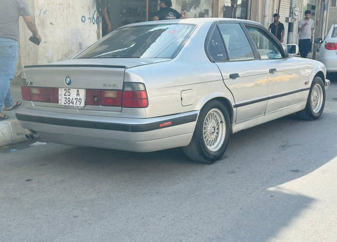 بي ام e34
مكينه 525
گير توماتيك
4جام كاره با 
كوشن جلد  
فوله به س سلايت نيه 
ره قه م كركوك تازه يه 2029
كوبون به نزيني هه يه 
سبوغ عامه بو جواني 
شه رت تحويل غرامه هه مووگياني به شه رت
سعري 53مه عامه له يه كي. برايانه 
***********
