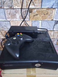 للبيع اكس بوكس 360 مهكر بيه 243 لعبة اليدة مابيها شي وملحقاته نظافة فو...