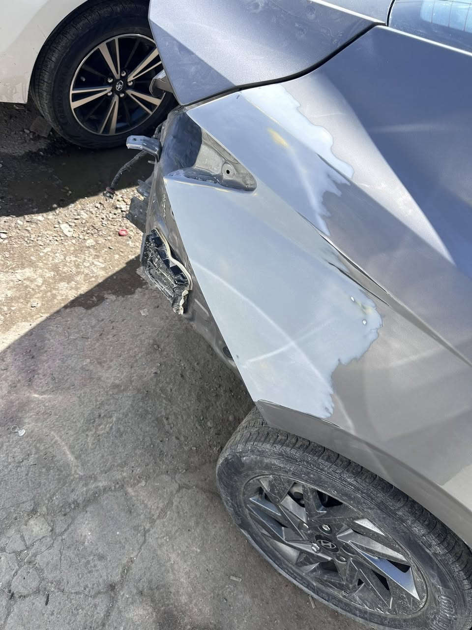 السلام وعليكم النترا وارد أمريكي مديل 2024بسمي ماشيه 9 تالاف الضرر موضحه بلصوره  السعر 165  غير متواجد علفيس ***********
