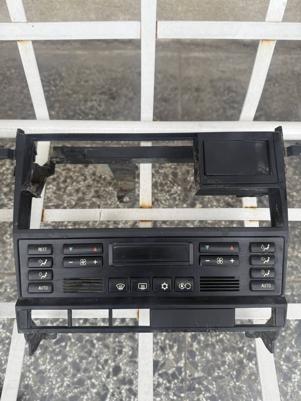 غراض bmw خفاش للبيع قيم واخذ 
شاشات عدد 2
ستيرن خفاش
مبخرة
قاعدة جكمجة
تحكمات تبريد 
اريد
ذراع كير مع السلكتر
يوجد توصيل داخل بغداد 
رقمي ***********
