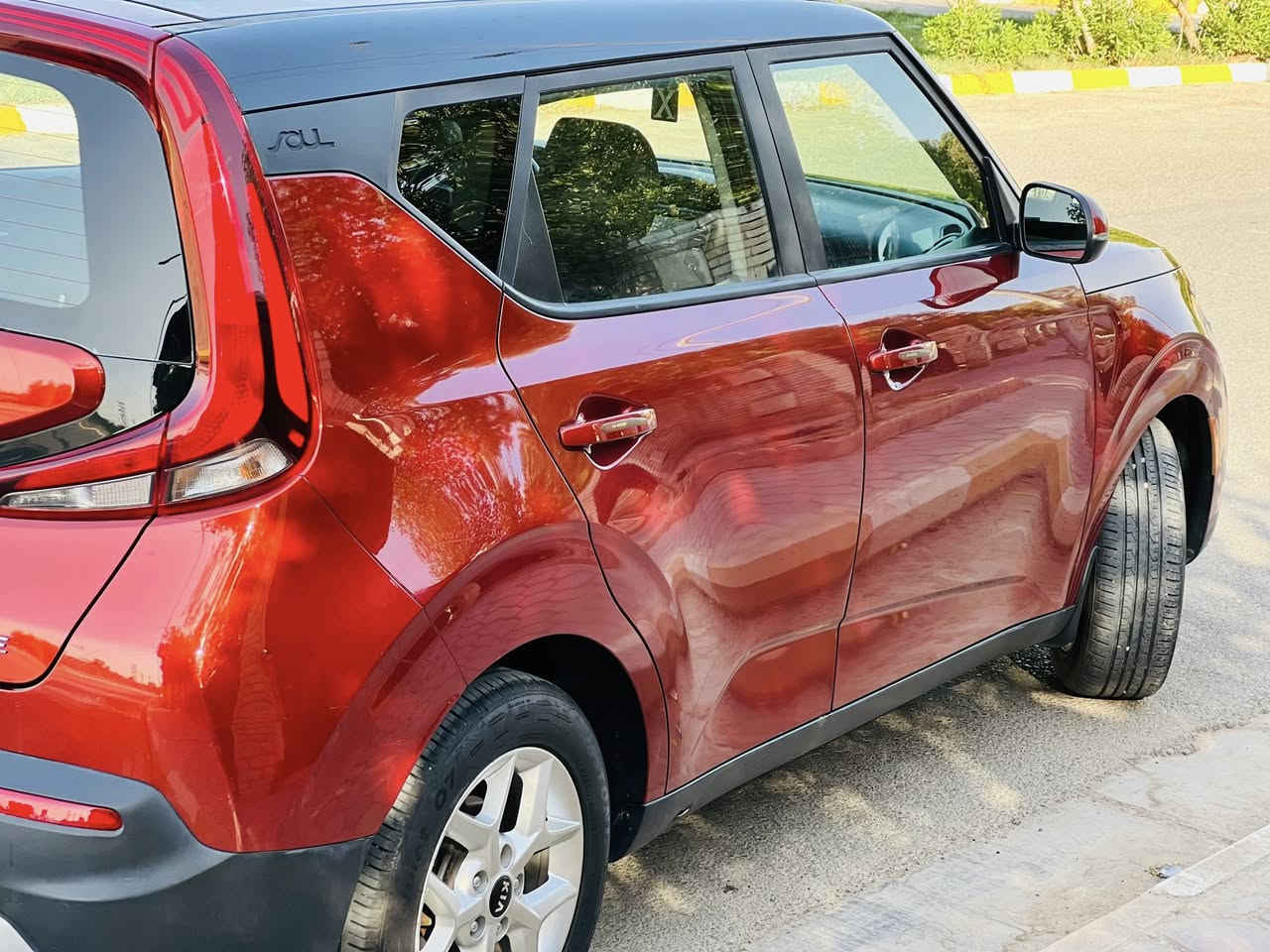 السلام عليكم
كيا صول موديل 2020 
لون مميز
محرك 2000 دوش 
مواصفات كلش حلوه بيها 
جهاز إنذار 
جهاز إطفاء 
كشنات تدفئة 
حساس امامي خلفي 
شاشة جبيرة 
شامرة دوار
وهواي مواصفات بيها حلوة 
السيارة حادثها جاملغ وشبر من البنيد مرجعيهن ع البارد والجاملغ الخلفي مصبوغ بالعراق السعر 145$ وبيها مجال للطيبين الاستفسار ع الرقم ***********
