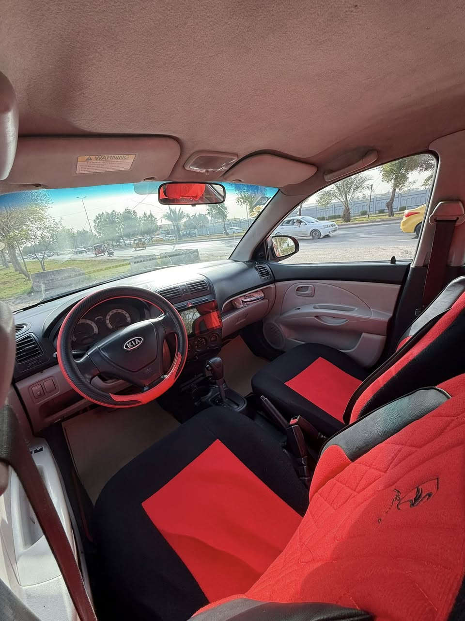 كيا بيكانتو 2010 للبيع
السلام عليكم رمضان كريم جميعا
كيا بيكانتو موديل 2010 خليجي للبيع مواصفات خليجي معروفة والصور واضحة 
ماشية 97 ألف تبريد ثلج خير من الله طخم تاير جديد السيارة مرتبة وكاعدة بيها ضربة من كدام بسيطة يمكن 
السعر 67 وبيها مجال بسيط 
التواصل على رقم الهاتف ***********
