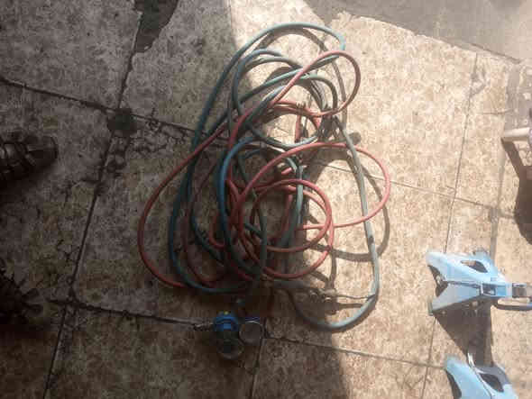 السلام عليكم
غراض سمكره للبيع 
عده كامله كبل فتح محل 
عنواني بغداد حي البتول 
هاتف ***********
