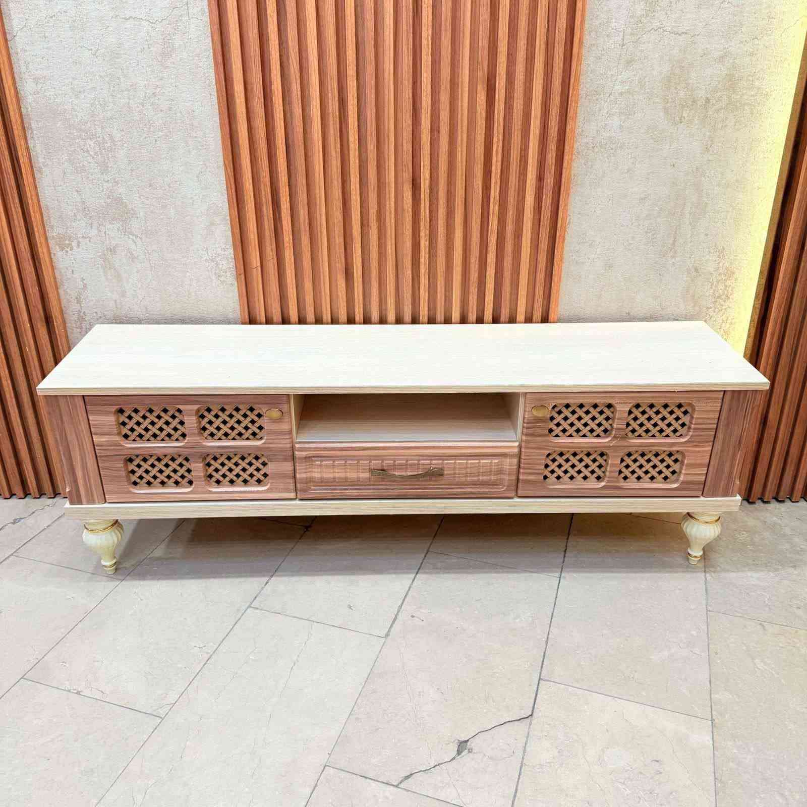 ميز بلازما 140 سم 
ارتفاع 50 سم 
عمق 35 سم 

السعر 110 الف

⭐️💞⭐️💞💞⭐️💞💞
مع التوصيل  داخل بغداد 5
اطراف 10
محافظات 15 الصويرة, واسط


**إذا كنت صاحب هذا الإعلان وتريد حذفه لأي سبب، رجاءا أرسل رسالة إلى الدعم الفني**