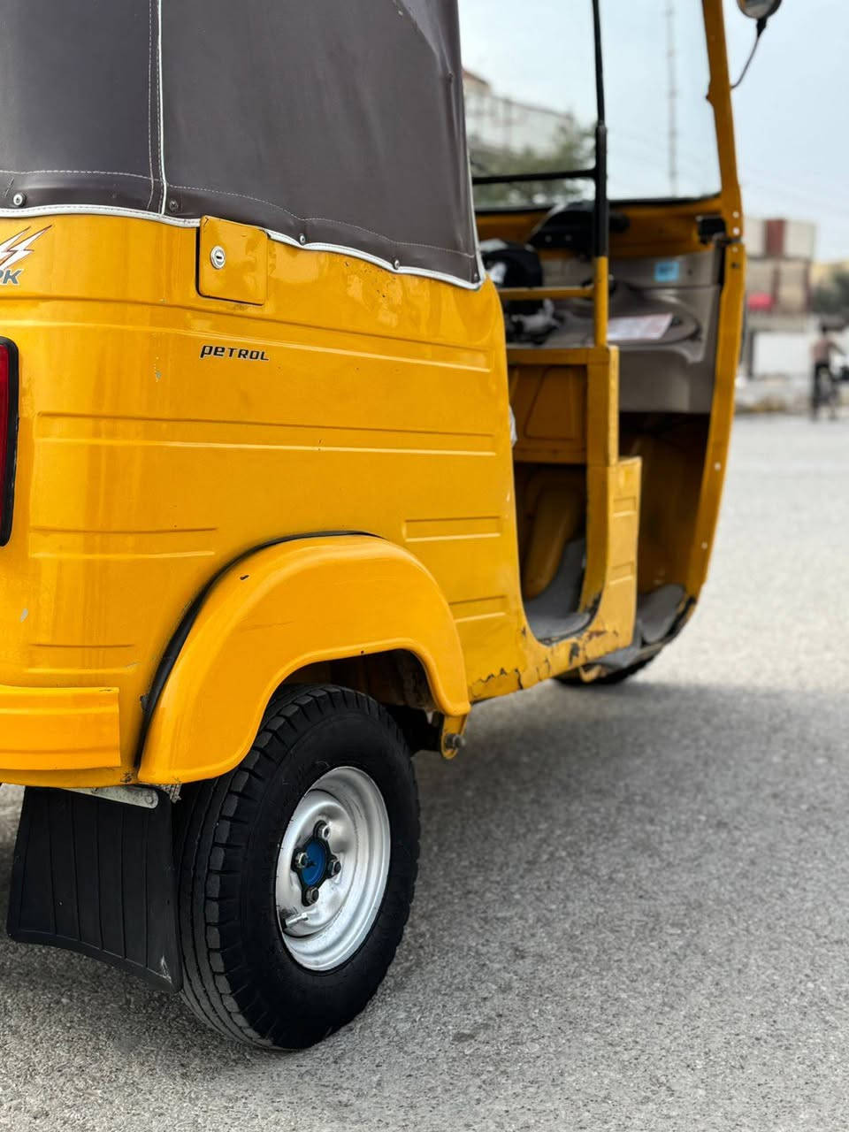 سلام عليكم تكتك 🛺 للبيع موديل 2019شهر10رقم وسنويه مامعمر ايشي بيها على وضع شركه مامتواجد علفيس التصال على هاذه رقم***********
***********
