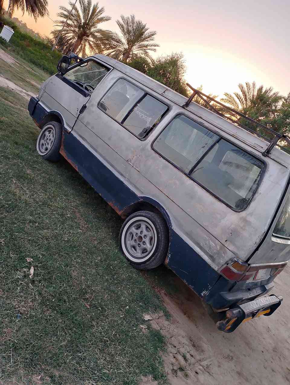 السلام عليكم بستا ٩٤ شوف العين ابيع كوم حديد اتكفل سرقة وعشائر السعر ١٤ وبيها مجال السيارة تشتغل ومابية شي عوزة بس باتري تخم تاير جديد ***********
