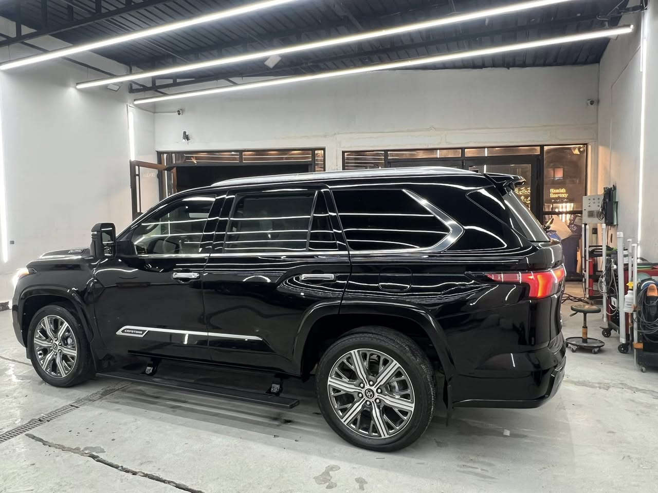 #تويوتا_سيكويا  شكل جديد  كابستون
#موديل 2023 (هايبرد)

#مواصفات_كابستون فول فول اعلا شي  رهيب 

ماشيه 14 الف
محرك 6سلندر هايبرد تون تيربوو
رقم بغداد
السياره بدون اي نقص

الضرر -صور الضرر مرفقه مع الصور 
بدون ايرباك بدون شاصي بدون دواخل

المكان -بغداد -العامريه

للاستفسار (اكرم الحديثي)

***********
 
***********
