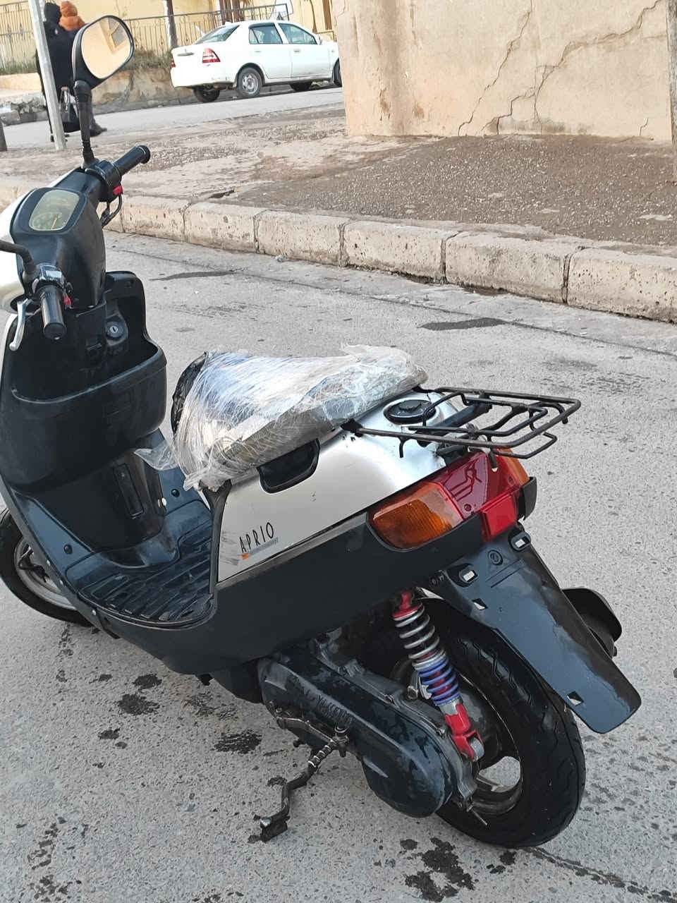 سلام عليكم دراجه بوتين للبيع 
شاصي شرط معمر  تحريكه ومعدل فول النضافه گدام العين وايرمنيه كامله بس الكيج عاطل السعر (225)بي مجال 
التواصل خاص او ***********
