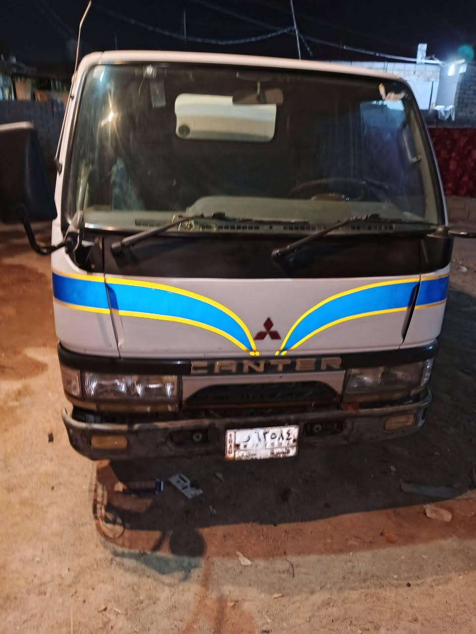 سلام عليكم سياره للبيع كنتر بزون موديل 2000 ماكينه 33 رقم بصره تانكي جديد 4طن تخم  تاير سياره جاهزه للشغل العنوان البصره القرنه سعر 110 بها مجال *********** ***********
