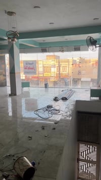 قاعه للايجار مساحه ٢٠٠ متر في جسر ديالى القديم ع شارع العام مقابل شارع...