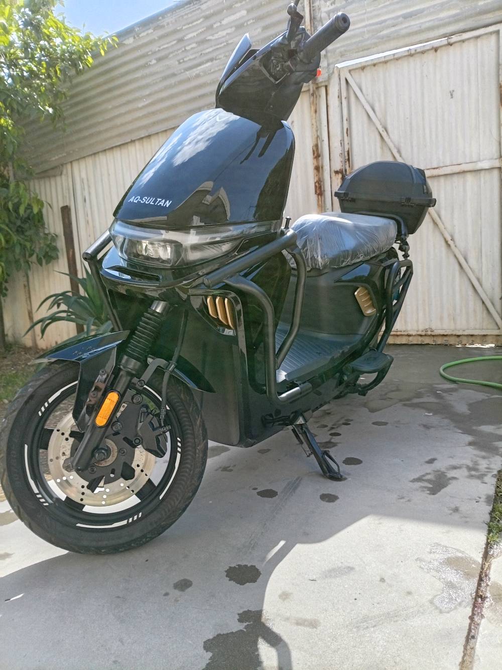 السلام عليكم صقر السلطان للبيع موديل ٢٦ دراجه اخت الزيرو مماشيه شوفت عيونك كفاله من كولشي كااامله مكلمه استخدام ٣اسابيع فقط بعدها نايلون بيها ٦بطاريات دبل ملف ٢٠٠٠ نحاس نظام بارك نظام بك سويجين كارتين سرعتها حقيقي ٦٠ تمشيك أكثر من ٥٠ كيلو دراجه لوووك بحاله الوكالة سعرها ٧٥٠ وبيها مجال مكاني بغداد قرب وزاره الخارجيه اي استفسار ***********وتساب محمول للشراي فقط 