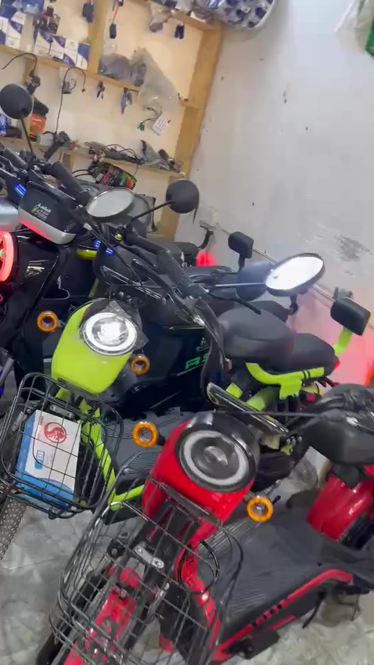 سلام عليكم 
 يتوفر لدينا جميع انواع الدراجات الشحن 
مستخدم وجديد 
نتعامل بنضام القسط ولنقد  للاستفسار 
العنوان/واسط قضاء الزبيديه حي الجديده خلف مدرسة درع المستقبل 
ه‍/***********
