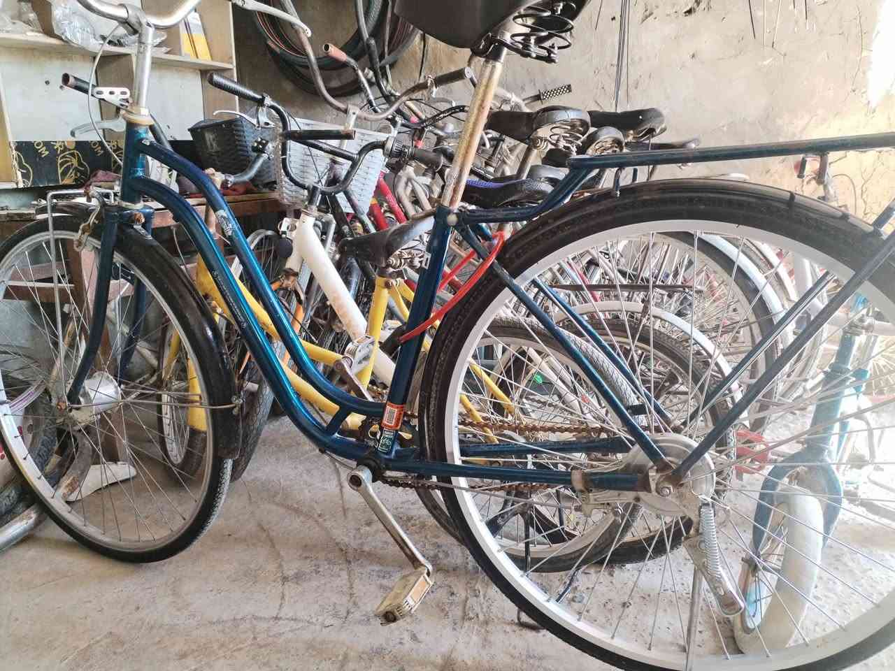 #يتوفر لدينا وجبة بايسكلات مستخدمه نضيفه كافة الاحجام 

الاسعار #تخفيضات من 75 الف الى 15الف 

📌العنوان: ابو سريويل- قرب جامع بشر الحافي


**إذا كنت صاحب هذا الإعلان وتريد حذفه لأي سبب، رجاءا أرسل رسالة إلى الدعم الفني**