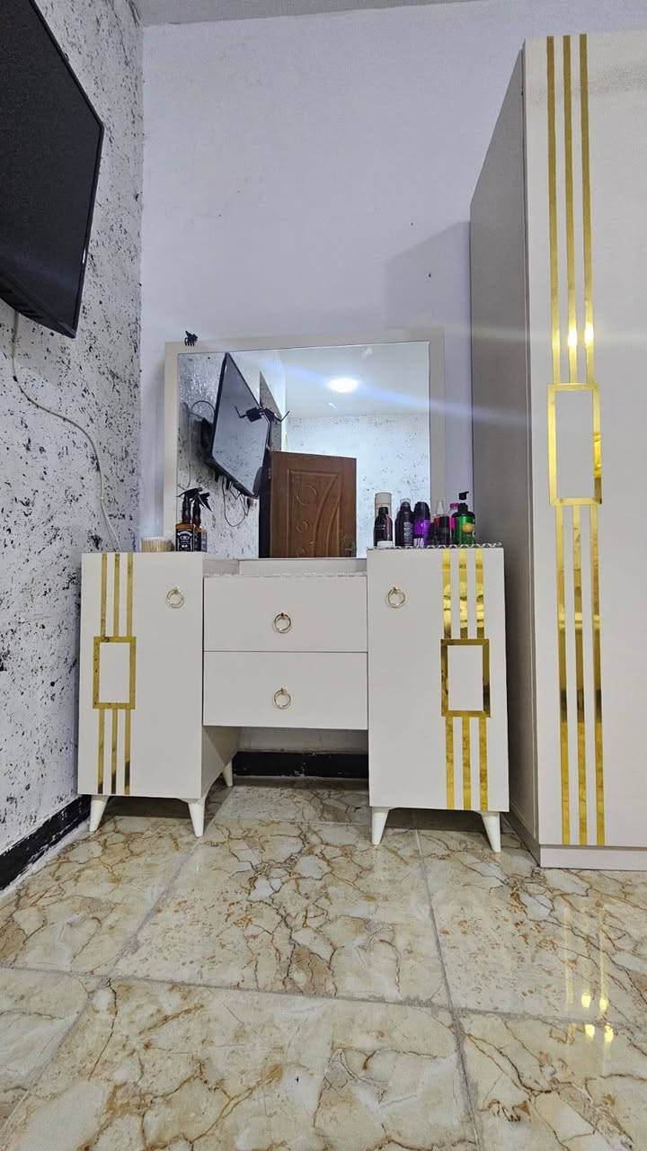 غرفه تركية اخو جديدة ممستخدمه هواي للبيع 750الف وبيها مجال 6 قطع تواصل واتساب ***********
