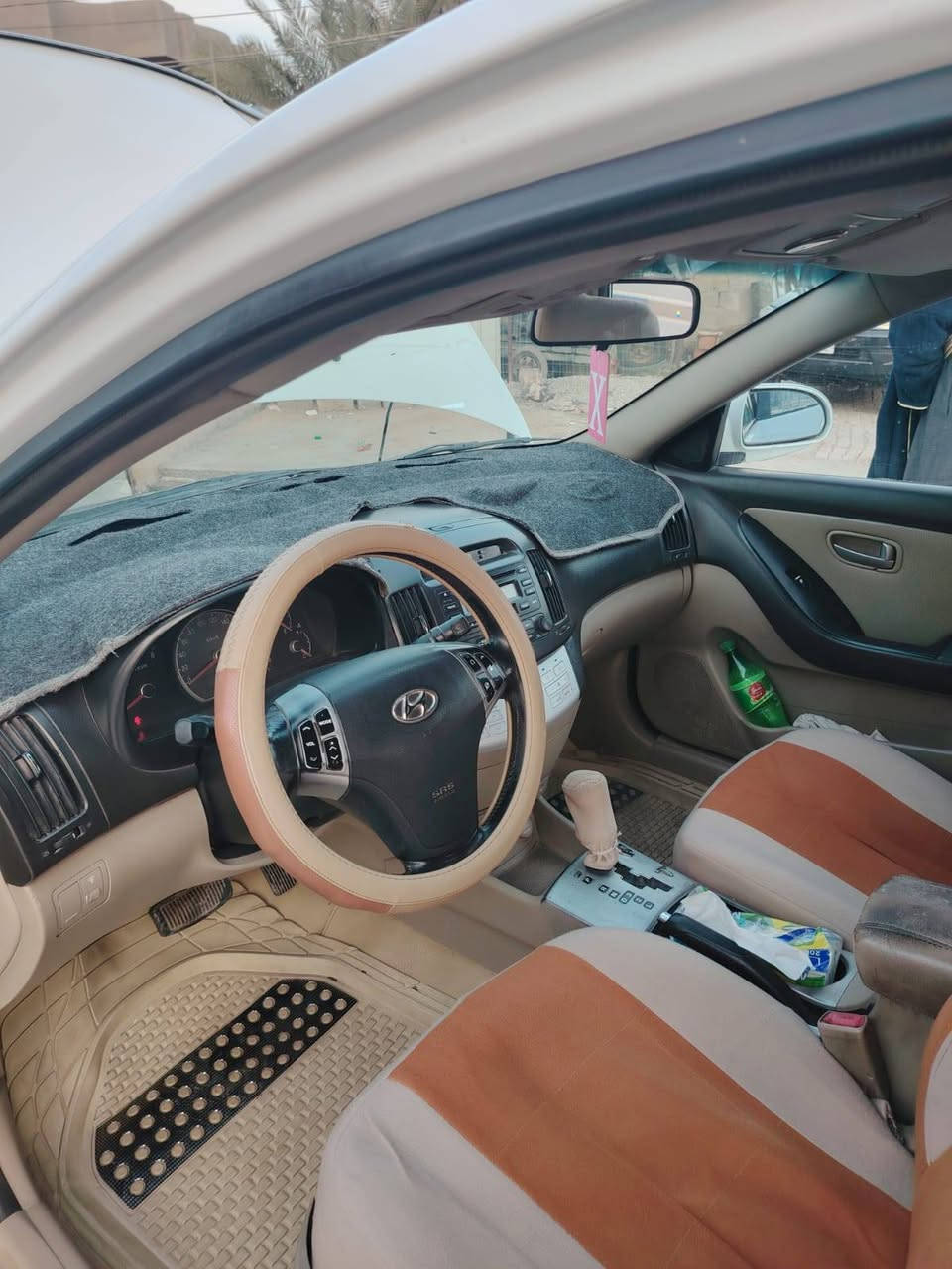 للجنايه
#للبيع هونداي أفانتي رقم ديالى باسمي والرقم مميز مكون من أربعة ارقام  ✔️✅️  كير محرك تبريد ثلج كهربائيات كله شركة والداخل كله شركة و تخم تاير  صدر امامي وخلفي ١٠٠% ودوشمه وتغليف الارضيه  السياره تاخذها ما تصرف ربع عليه  كامله ✅ 
الفــئة : فول مواصفات عدا الفتحة ✔️✅
اللـون : ابيض🤍✅
الداخل : بيجي  ✅
سعـة المحـرك : 1600🔥✅
سـنة الصـنع :  .2007✅
الحـالة : مُمتَــٰـازَة ✅
إستيــراد : كوريا🎖🏅
✅
نـاقل الحـركة : اوتوماتيك✅
نـوع الوقـود : بنزيــن - ⛽️ 
السعر : ٩٨✅ وبيها مجال للطيبين
ملاحظة السياره على ايد وحده صار ١٨ سنة عدنه
ًًــــــــــــــــــــــــــ
للإستفســار أگـــثــر ↘️⬇️↙️
الاتصال على الرقم 
***********
