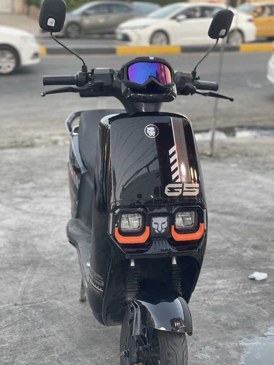 سلام عليكم . 
دراجه ريان ام عيون 
5بطاريات 
سرعته 55حقيقي 
بالعداد تقره 75
دراجه نضيفه كلشي مابيها بس للامانه متشخطه شويه من الصفحه جدا قليل يعني تتكحل
صندوقها كبير 
السعر:700 وبيها مجال بسيط 
للتواصل:***********
