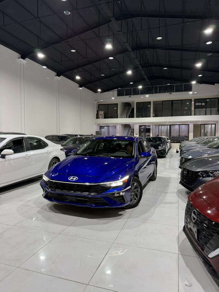 السلام عليكم 
رجاء اقرأ تفاصيل قبل اتصال 
للبيع هونداي النترا ازرق 2024 SEL
محرك 20
ماشي 20 الف ميل 
صبغ بولند و جاملغ بدون دواخل شرط 
و بيها رصعه صغيره بل لغد 
ارباك بس ستيرن طاك 
سياره تعديل و كلير أمريكي شرط
سيارة بدون شخوط و رصعات و بقصات شرط 
سيارة بدون رقم ترقيم شمالي فقط 
تكلفة رقم 12 ورقه 
ملاحظة صوار حادث موجودة في المنشور 

السعر قفل قفل 132 ورقة بدون مجال رجاء
اي استفسار عن سيارة خاص مفتوح 
اخوكم ديار ابو عمر 
*********** واتساب 
***********
عنوان اربيل
